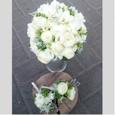 Bridal bouquet of white flowers